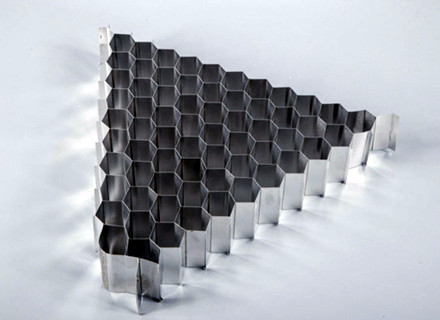 影響鋁蜂窩芯性能的主要因素有哪些？